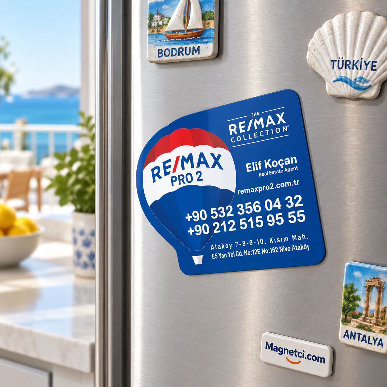 OKM-07 deniz manzaralı buzdolabı özel kesim magnet kullanım görseli