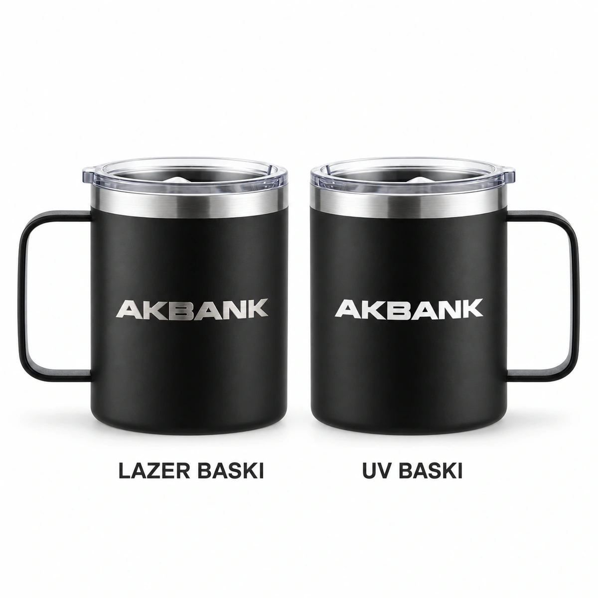 Siyah mat ipeksi Akbank kulplu bardaklarda metalik lazer kazıma ve beyaz UV baskı karşılaştırması