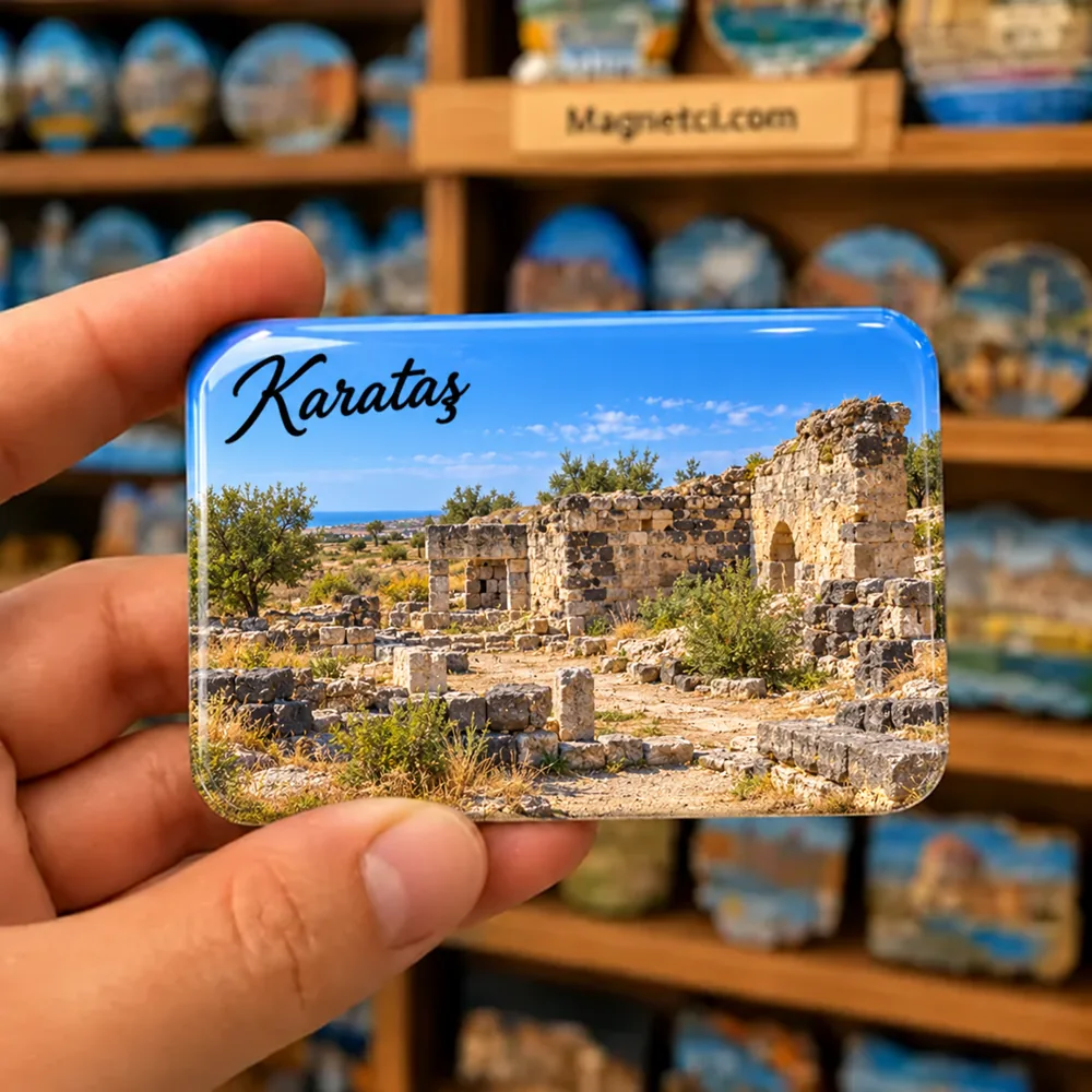 Adana Karataş Yanık Kilise ve Menzil Hanı'nın tarihî taş kalıntıları temalı elde tutulan parlak epoksi souvenir magnet